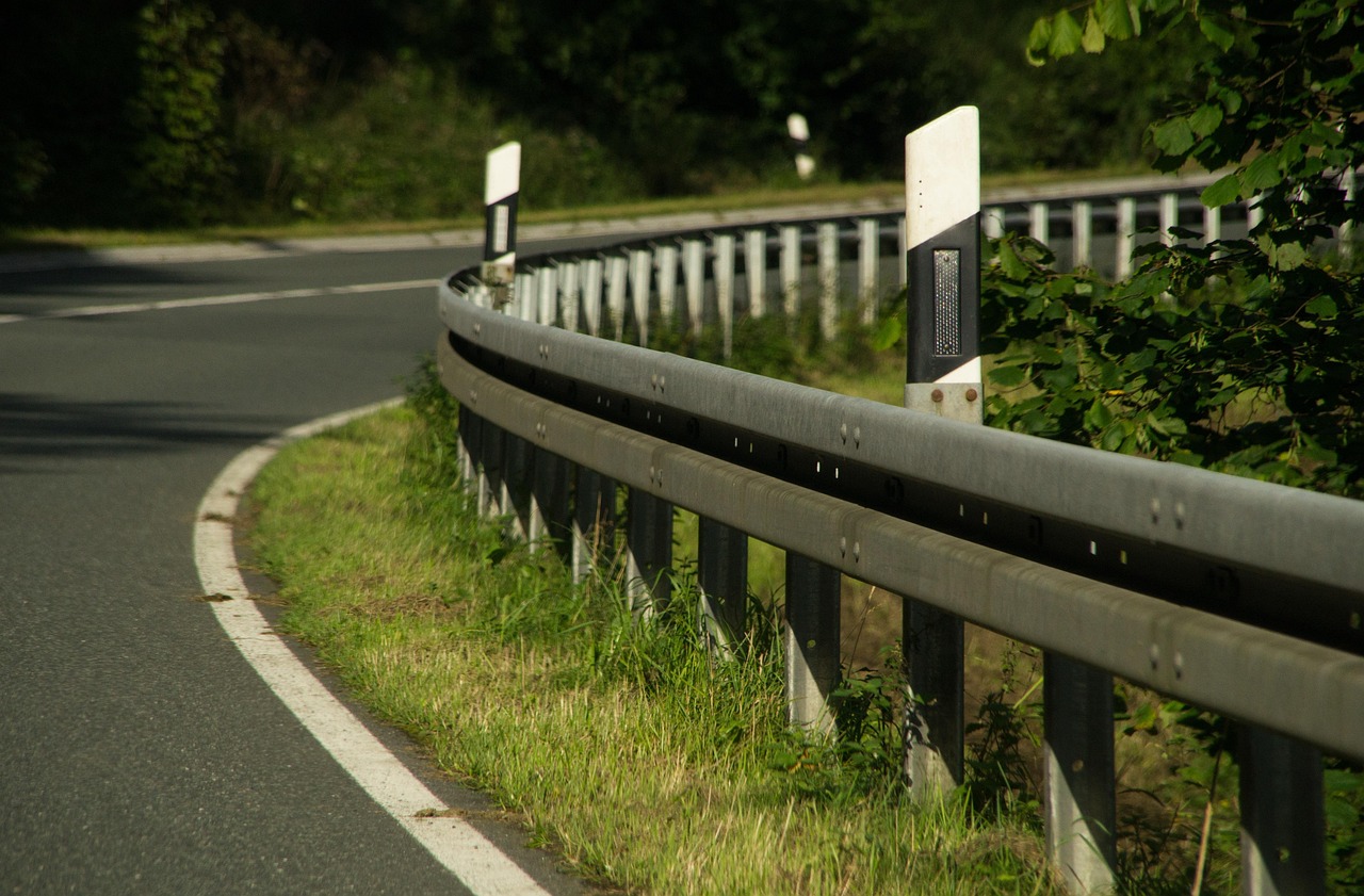 最新道路安全技術(shù)與智能交通環(huán)境的構(gòu)建，打造安全高效交通網(wǎng)絡(luò)